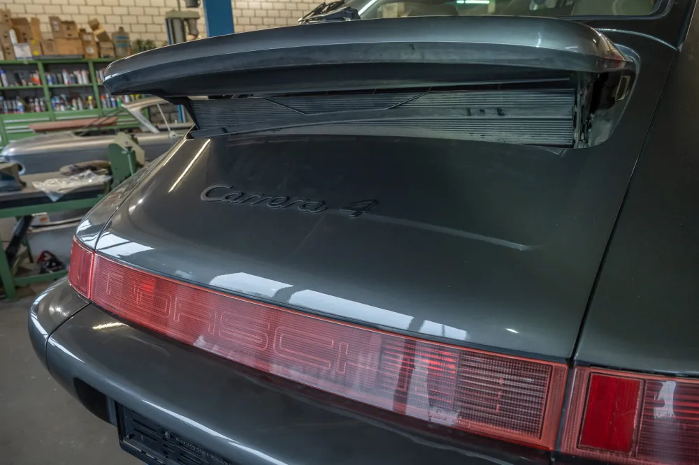 PORSCHE 911 Carrera 4